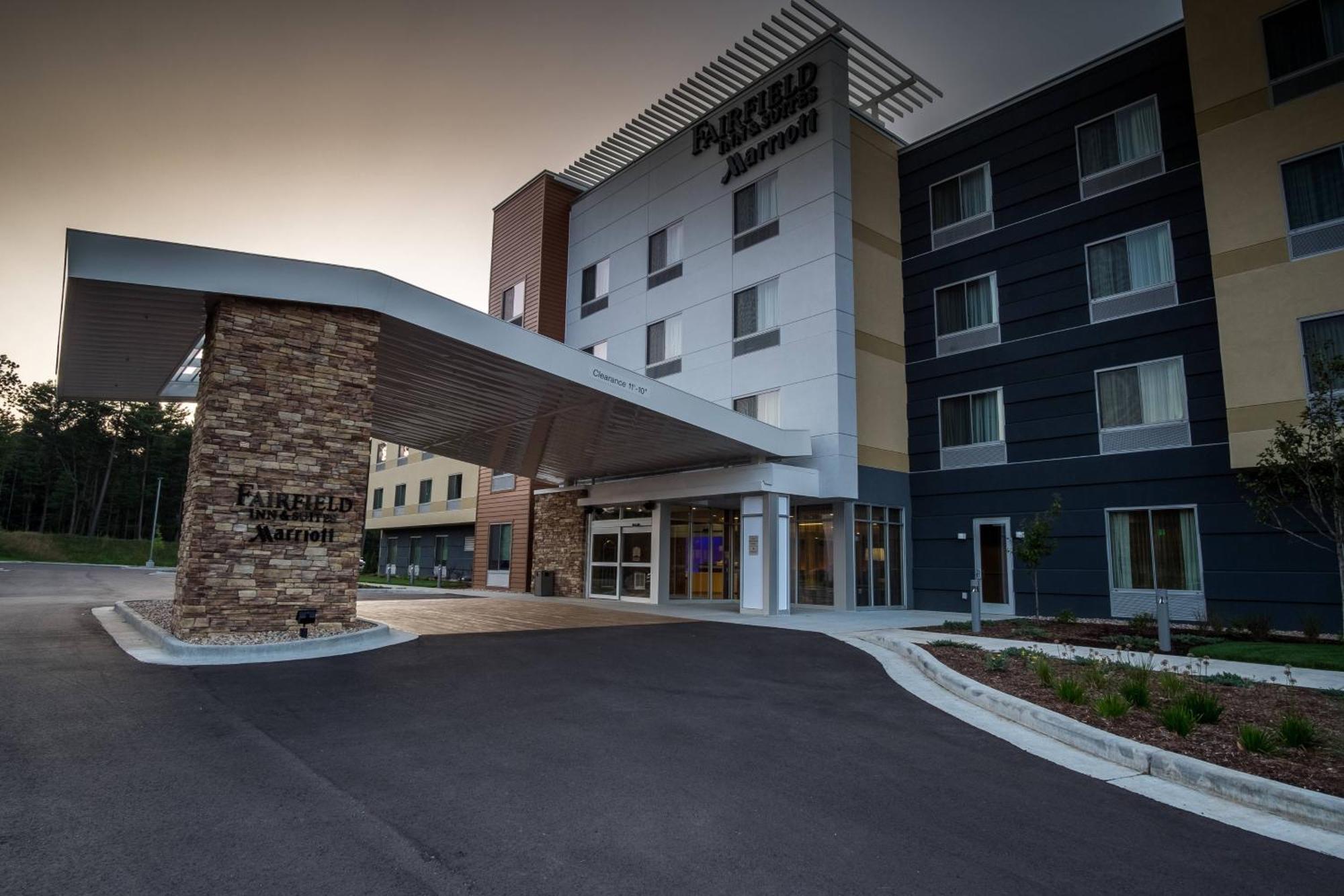 Fairfield Inn & Suites By Marriott Wisconsin Dells Lake Delton Ngoại thất bức ảnh